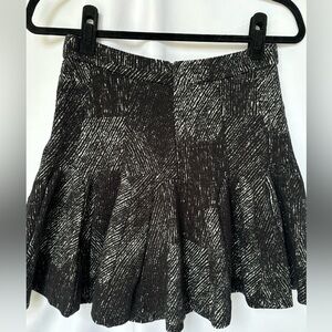 Banana Republic-Black and white flounce skirt with pockets